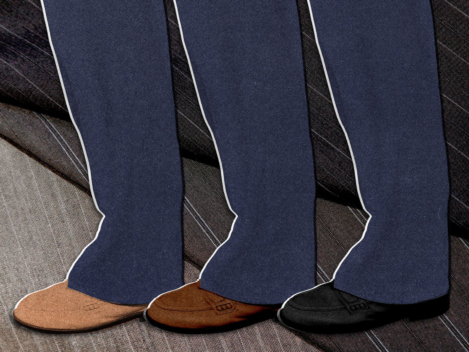 What Color Shoes Should You Wear With a Navy Blue Suit?